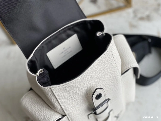 WIS LOUIS XS VUITTON CHRISTOPHER 0819